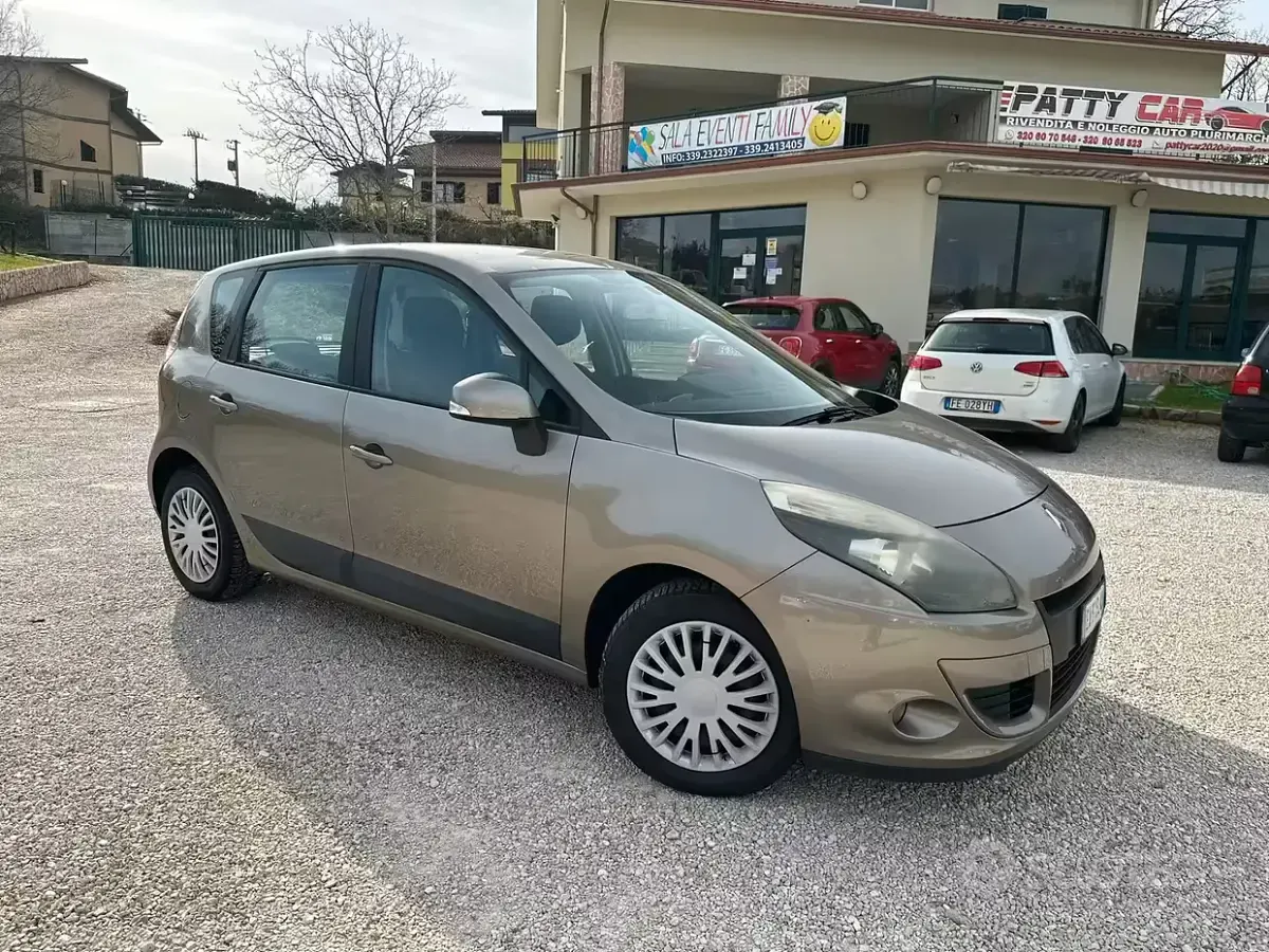 Usata Renault Scénic III 110 CV (80 kW) 2010 Giallo Station wagon