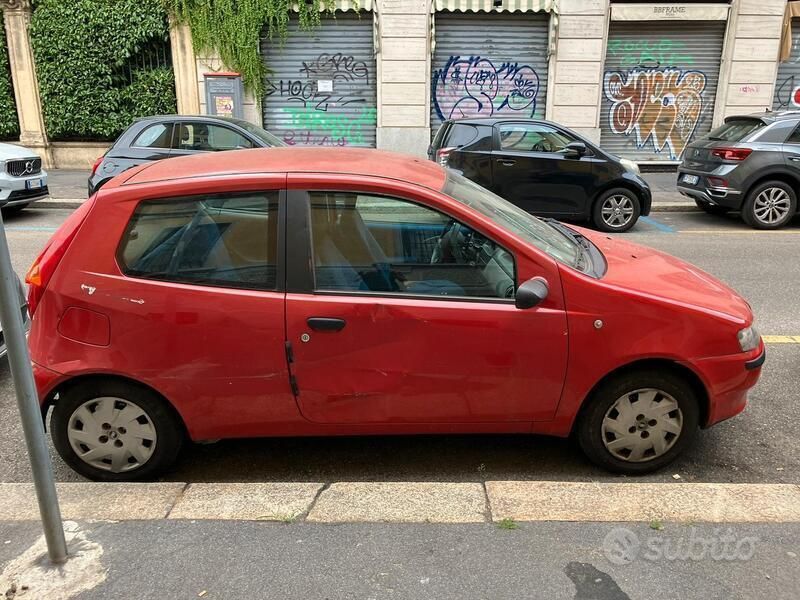 Usata Fiat Punto 60 CV (44 kW) 2002 Rosso Utilitaria
