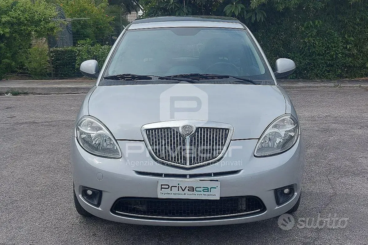 Usata Lancia Ypsilon 69 CV (50 kW) 2010 Grigio Utilitaria