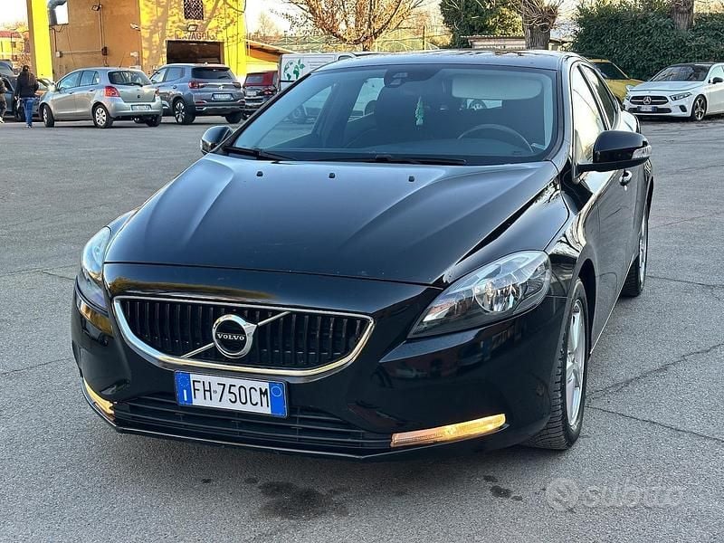 Nero Usata 2017 Volvo V40 R-Design Momentum Tre volumi | 6800 € (Super prezzo) - Immagine 1/4