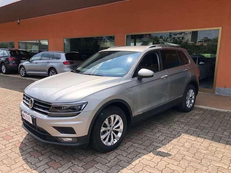 Grigio Usata 2020 VW Tiguan Business SUV | 27.900 € (Buon prezzo) - Immagine 1/4