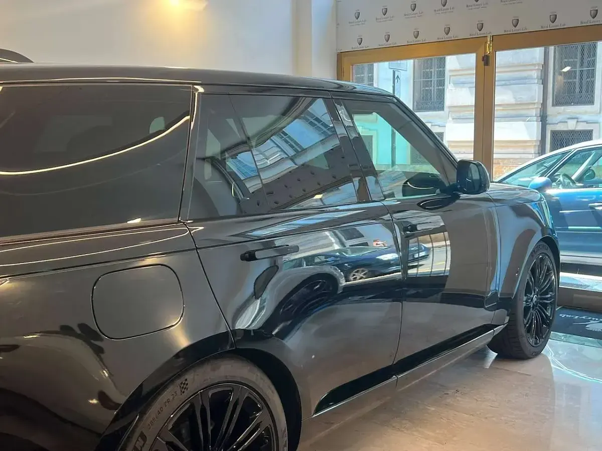 Usata Land Rover Range Rover 351 CV (258 kW) 2023 Santorini black SUV