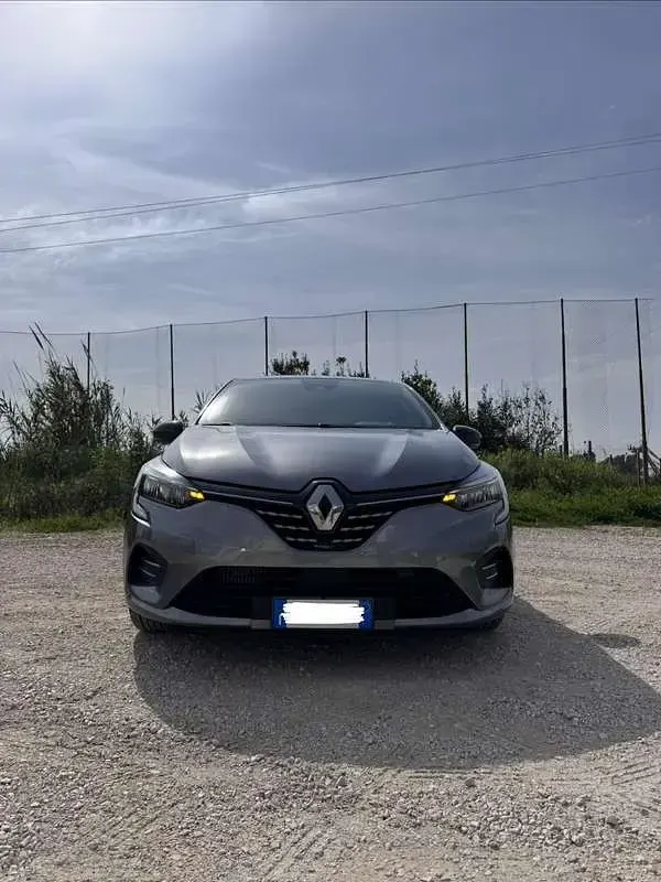 Usata Renault Clio V Techno 101 CV (74 kW) 2023 Grigio Berlina