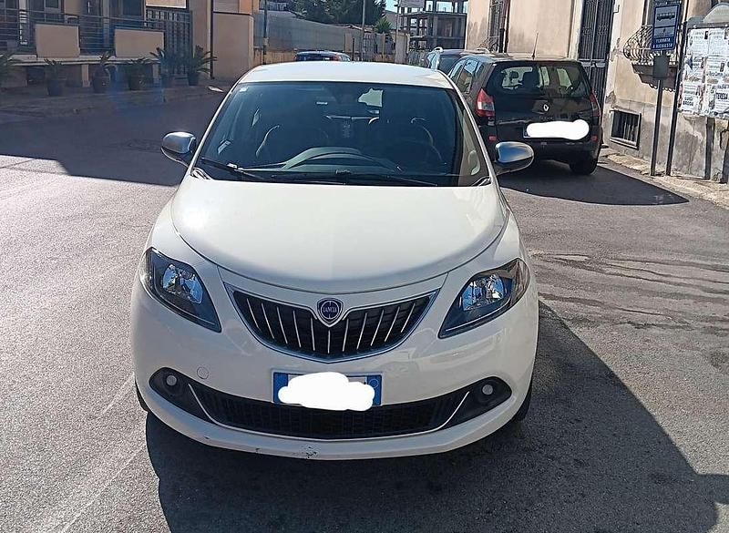 Usata Lancia Ypsilon S 69 CV (50 kW) 2022 Bianco Utilitaria
