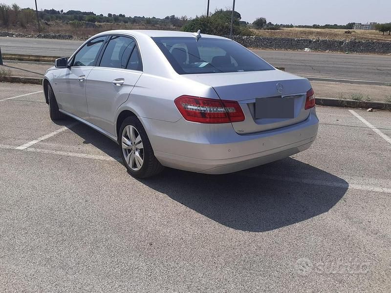 Usado Mercedes E220 Avantgarde 170 CV (125 kW) 2013 Gris Berlina