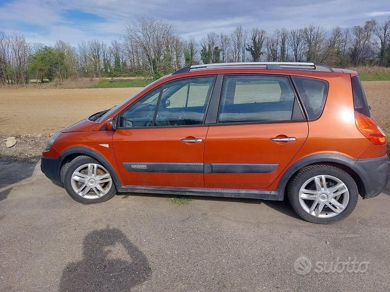 Usata Renault Scénic II 130 CV (95 kW) 2008 Rosso Monovolume