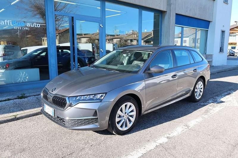 Grigio Usata 2024 Skoda Octavia Selection Station wagon | 26.400 € (Buon prezzo) - Immagine 1/4