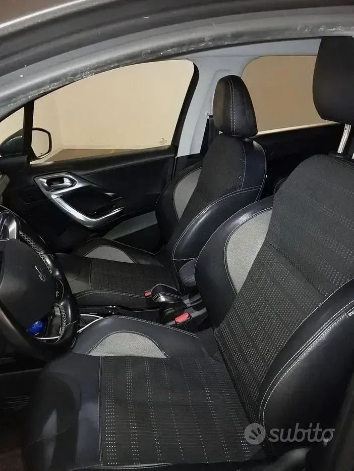 Usata Peugeot 2008 Allure 120 CV (88 kW) 2017 Grigio SUV
