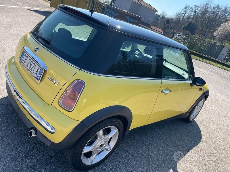Usata Mini Cooper 115 CV (84 kW) 2002 Giallo Utilitaria
