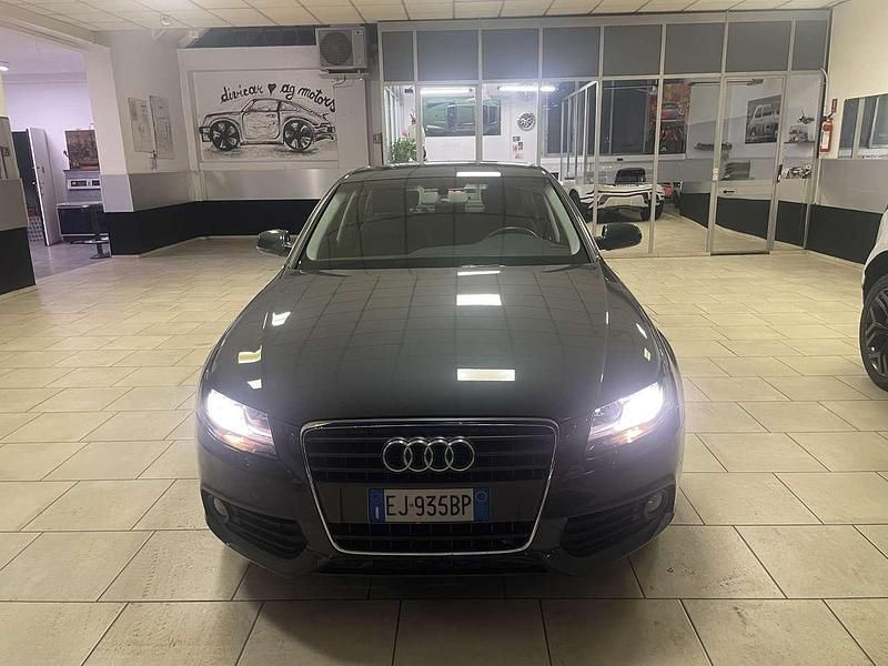 Grigio Usata 2011 Audi A4 Advanced Plus Tre volumi | 12.500 € (Cara) - Immagine 1/4