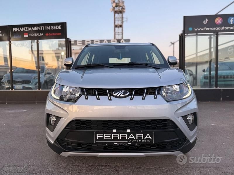 Usata Mahindra KUV100 87 CV (63 kW) 2022 Grigio SUV