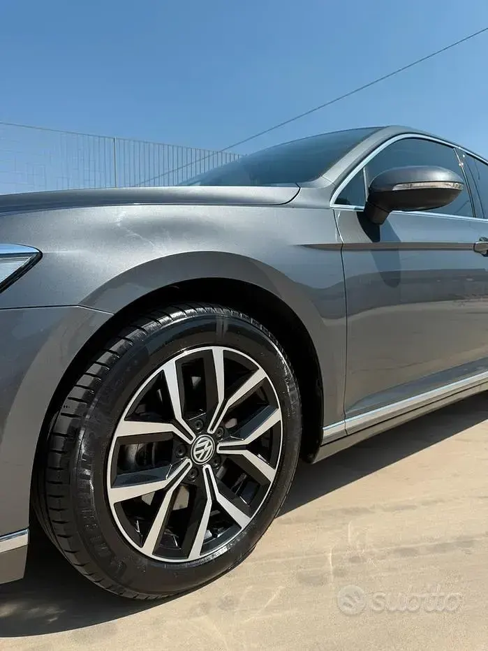 Usata VW Passat Highline 150 CV (110 kW) 2017 Grigio Berlina