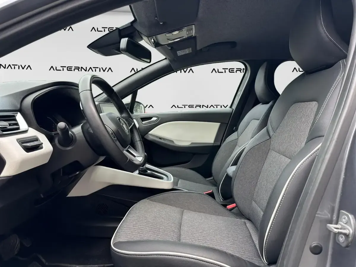 Usata Renault Clio V Techno 145 CV (106 kW) 2023 Grigio Utilitaria