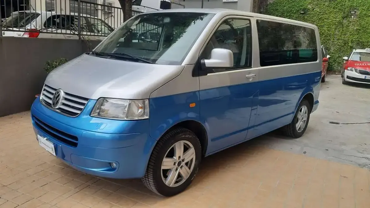Usata VW Caravelle 174 CV (127 kW) 2005 Argento Furgone