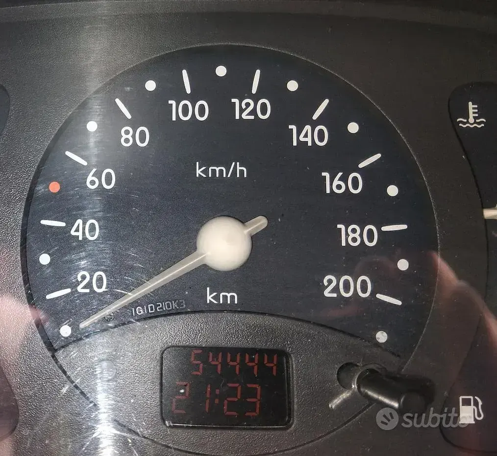Usata Renault Clio II 58 CV (42 kW) 1998 Bianco Berlina