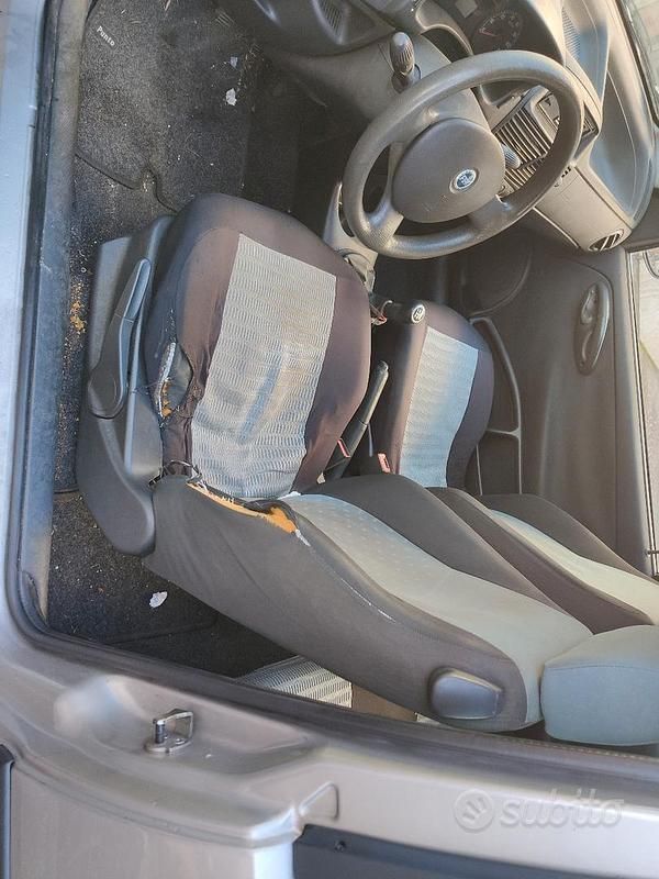 Usata Fiat Punto 69 CV (50 kW) 2006 Grigio Utilitaria