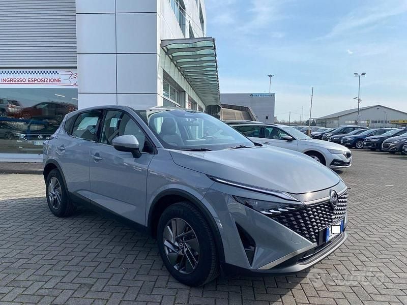 Usata Nissan Qashqai Acenta 140 CV (102 kW) 2025 Grigio SUV