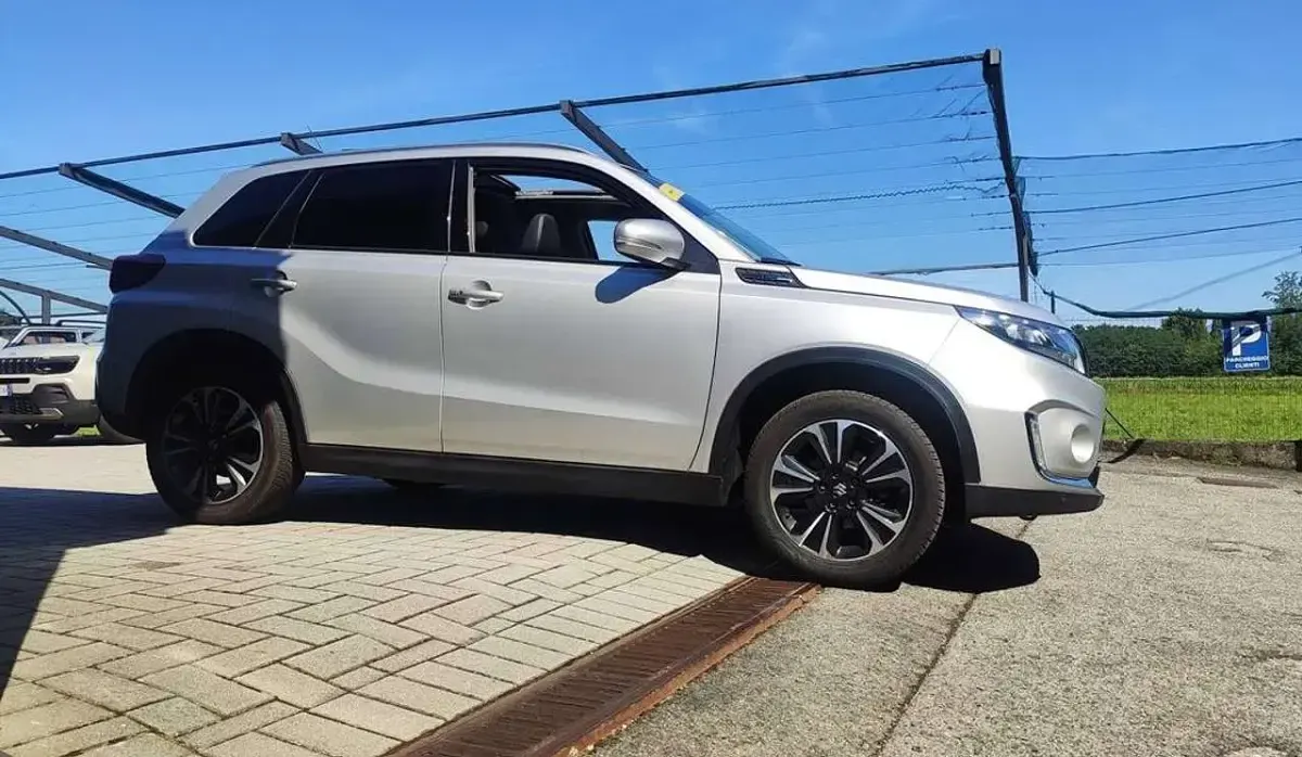 Usata Suzuki Vitara 129 CV (94 kW) 2022 Argento SUV