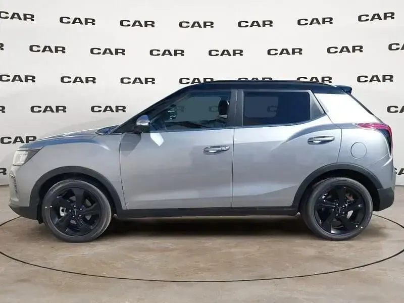 Nuova KGM Tivoli 163 CV (119 kW) 2026 Argento SUV