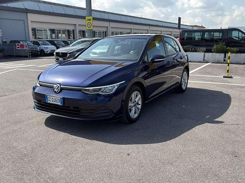 Usata VW Golf VIII Life 150 CV (110 kW) 2020 Blu/azzurro Utilitaria