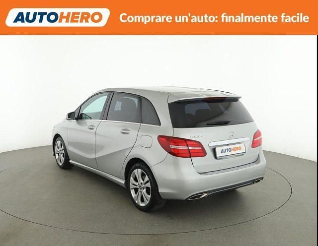 Usata Mercedes B180 108 CV (79 kW) 2018 Argento Monovolume