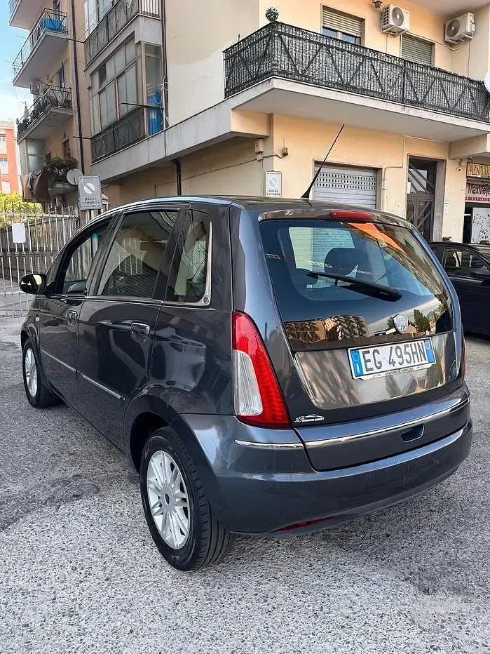 Usata Lancia Musa 95 CV (69 kW) 2010 Bluazzurro Monovolume