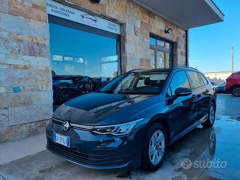 Usata VW Golf VIII Life 116 CV (85 kW) 2021 Gray Station wagon