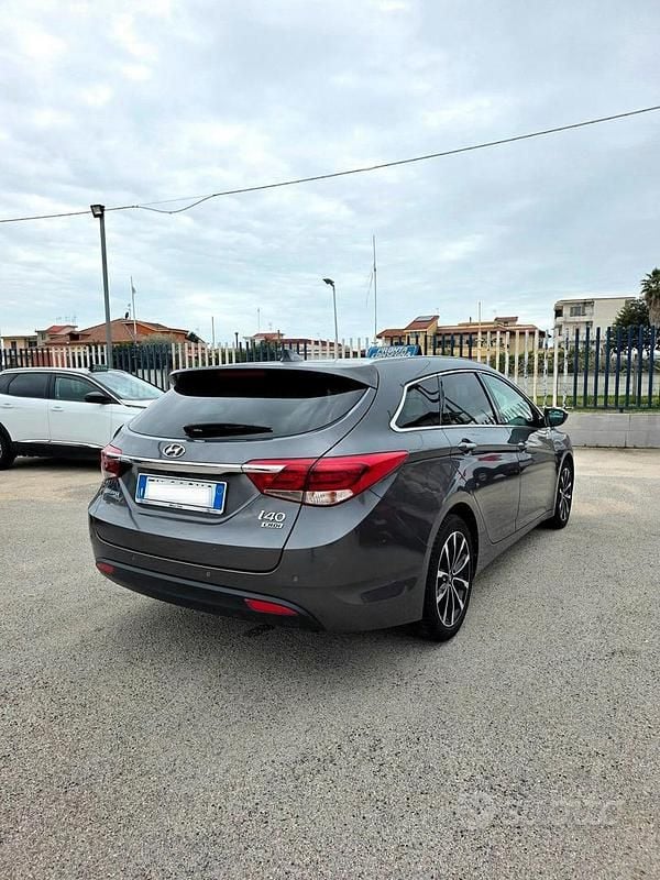 Usata Hyundai i40 136 CV (100 kW) 2019 Grigio Station wagon