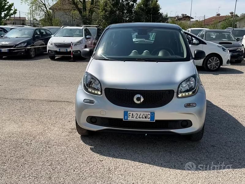 Usata Smart ForFour Prime 71 CV (52 kW) 2015 Grigio Utilitaria