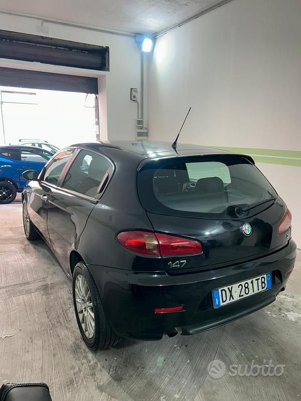 Usata Alfa Romeo 147 120 CV (88 kW) 2009 Nero Utilitaria