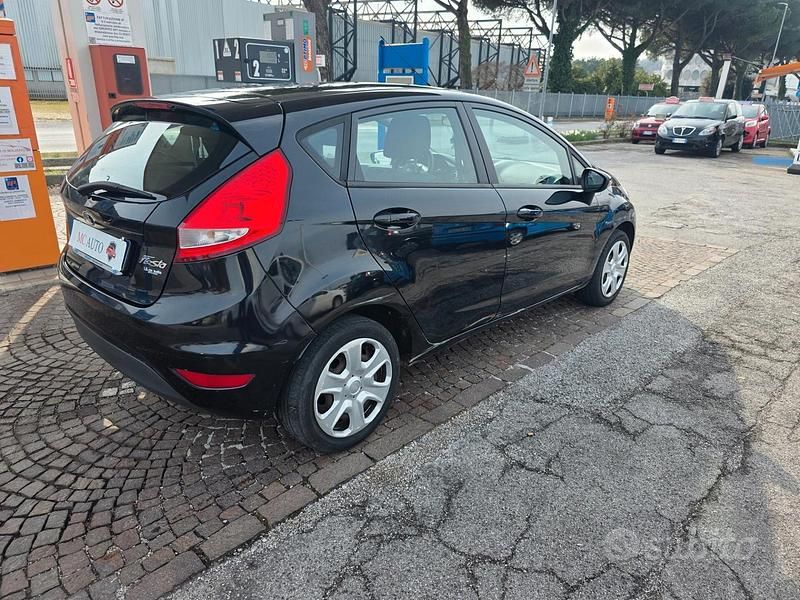 Usata Ford Fiesta Titanium 82 CV (60 kW) 2009 Nero Utilitaria