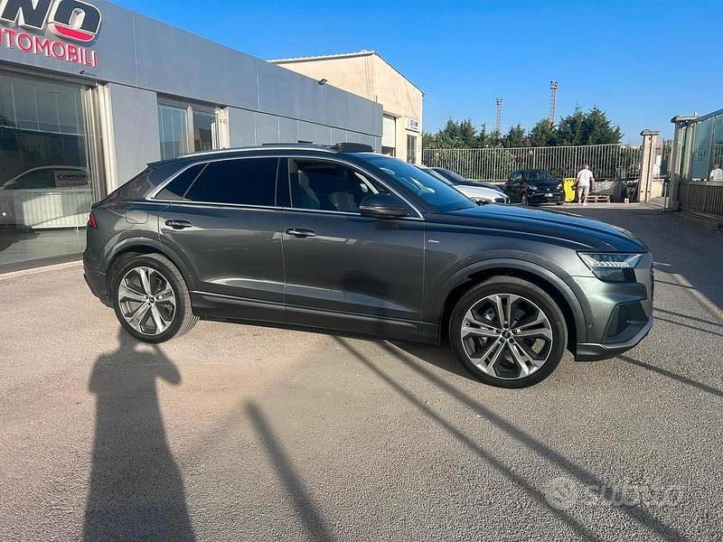 Usata Audi Q8 286 CV (210 kW) 2019 Grigio SUV