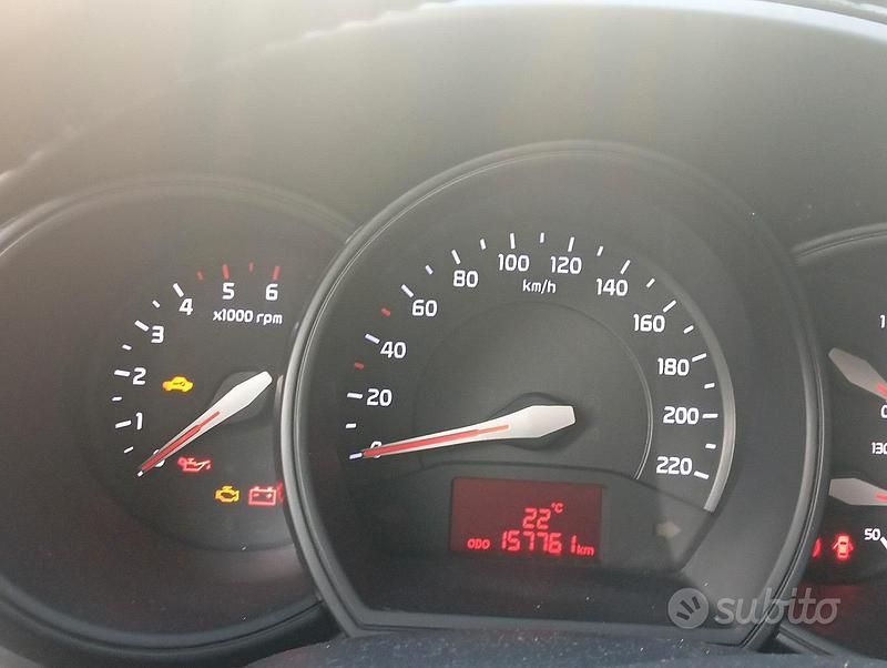 Usata Kia Rio 75 CV (55 kW) 2017 Grigio Utilitaria