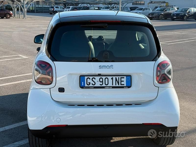 Begagnad Smart ForTwo Electric Drive Prime 60 kW (82 HK) 2024 Vit Sportkupé