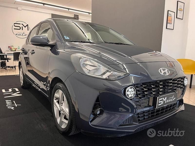 Grigio Usata 2022 Hyundai i10 Prime Due volumi | 10.950 € (Ottimo prezzo) - Immagine 1/4