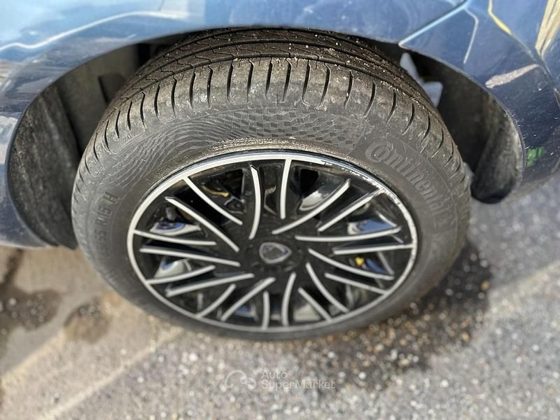 Usata Lancia Ypsilon Silver 70 CV (51 kW) 2023 Blu/azzurro Utilitaria