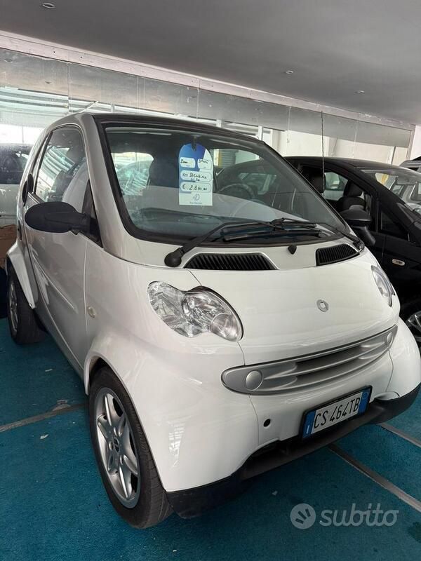 Bianco Usata 2004 Smart ForFour Pulse Tre volumi | 2800 € (Cara) - Immagine 1/4