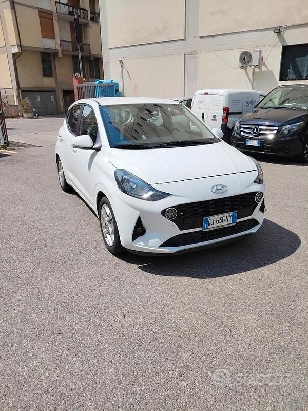 Usata Hyundai i10 67 CV (49 kW) 2022 Bianco Utilitaria