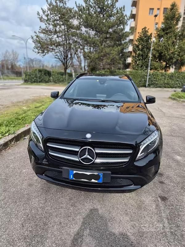Usata Mercedes GLA180 122 CV (89 kW) 2018 Nero SUV