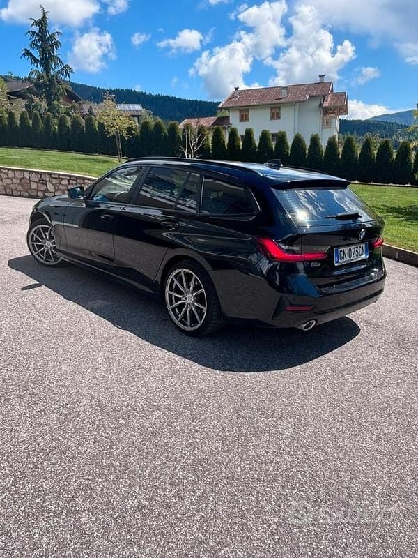 Usata BMW 320 Efficient Dynamics 190 CV (139 kW) 2021 Nero Station wagon