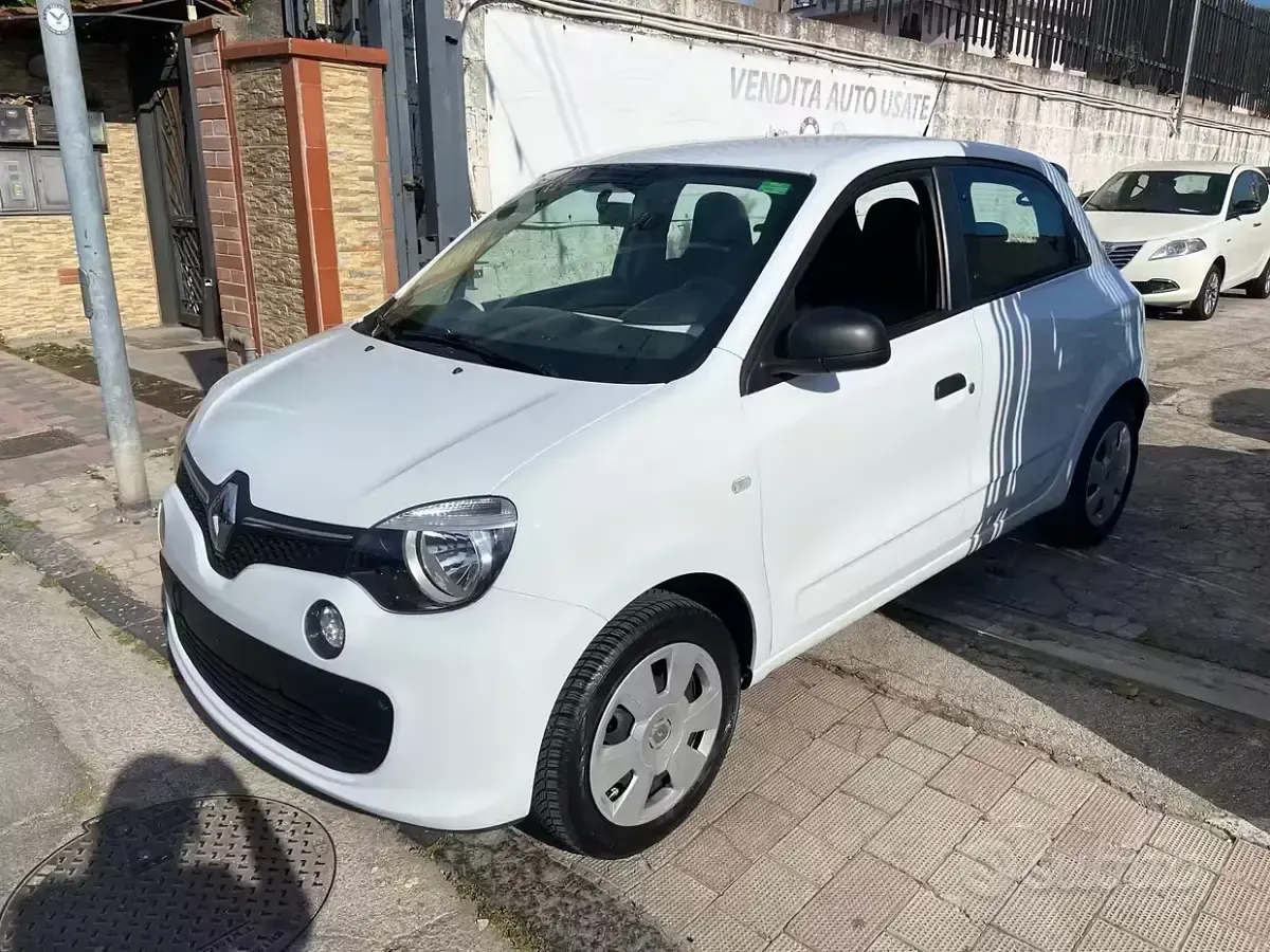 Gebraucht Renault Twingo Life 69 PS (50 kW) 2018 Weiß Kleinwagen