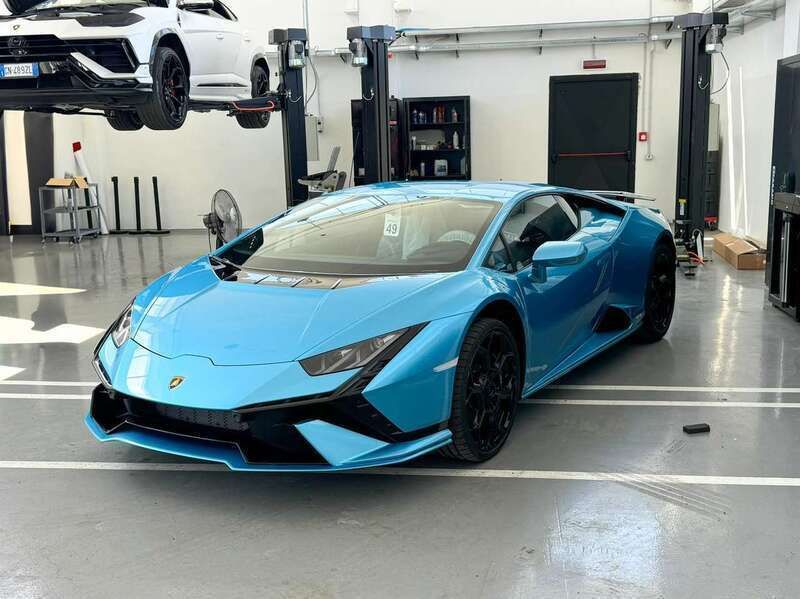 Blu aegir Usata 2024 Lamborghini Huracán Coupé | 440.000 € - Immagine 1/4