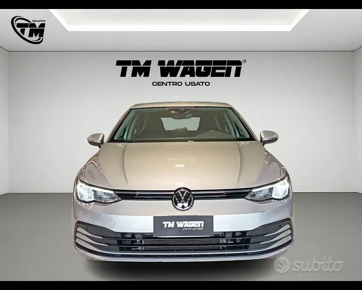 Usata VW Golf VIII Life 110 CV (80 kW) 2020 Argento Berlina