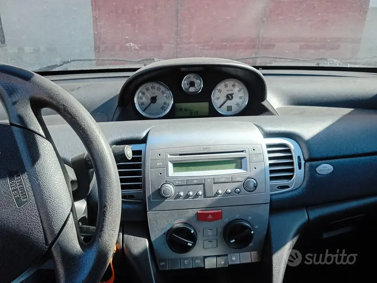 Usata Lancia Ypsilon 75 CV (55 kW) 2008 Grigio Utilitaria