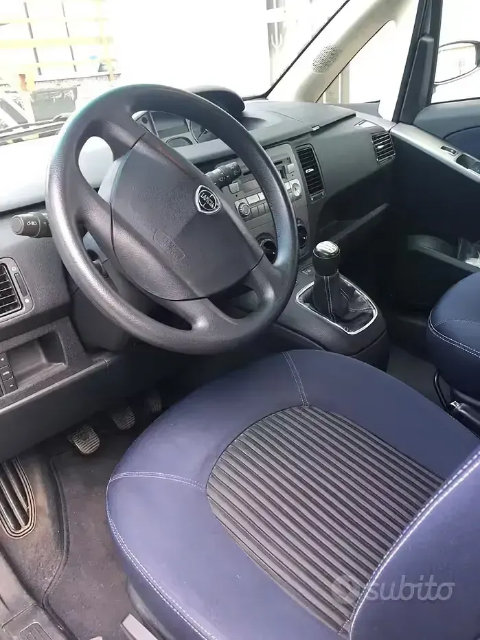Usata Lancia Musa 90 CV (66 kW) 2008 Grigio Monovolume