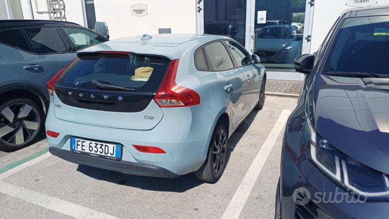 Usata Volvo V40 120 CV (88 kW) 2016 Blu Station wagon