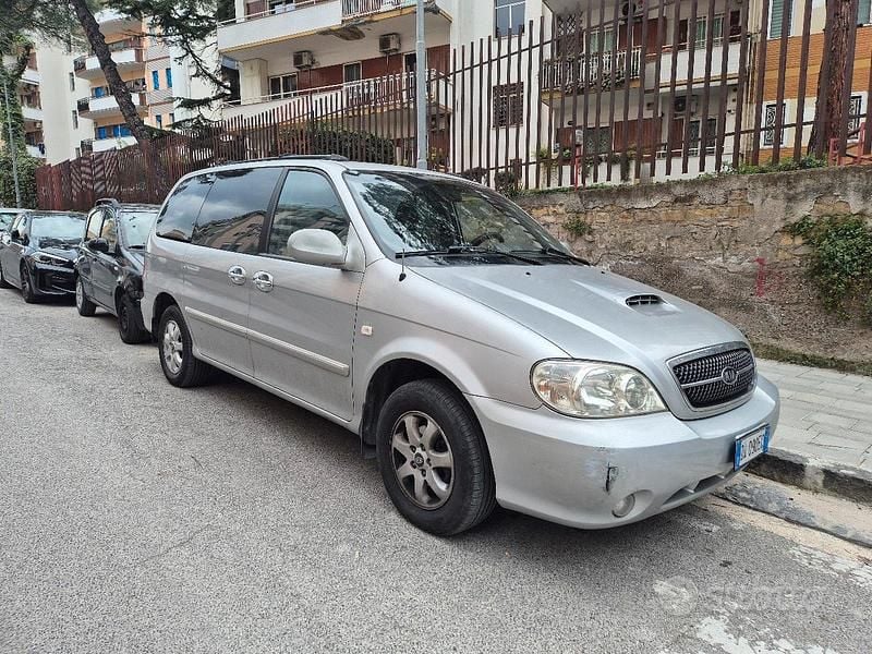 Usata Kia Carnival 185 CV (136 kW) 2006 Grigio Monovolume