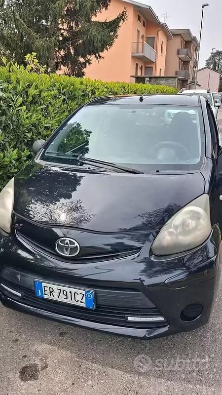 Usata Toyota Aygo 68 CV (50 kW) 2013 Nero Utilitaria