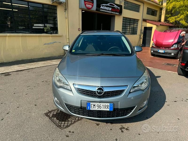 Usata Opel Astra 110 CV (80 kW) 2012 Grigio Station wagon