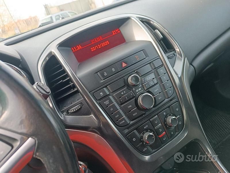 Usata Opel Astra 90 CV (66 kW) 2011 Nero Berlina